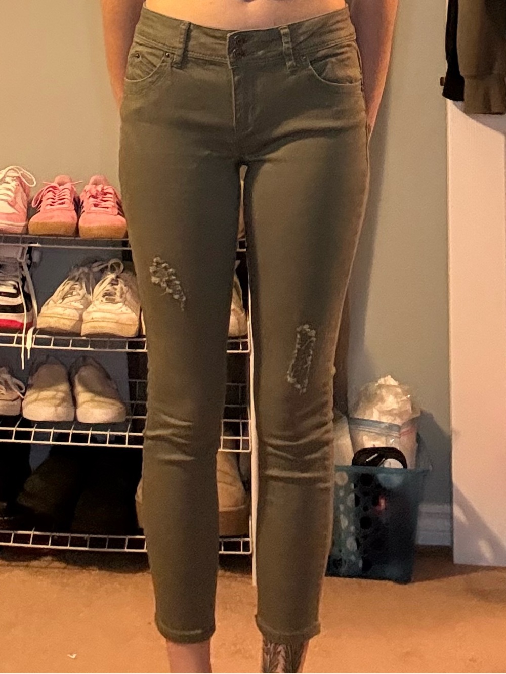 3 for $15 Bottoms up Olive Green Distressed Skinny Jeans size 4